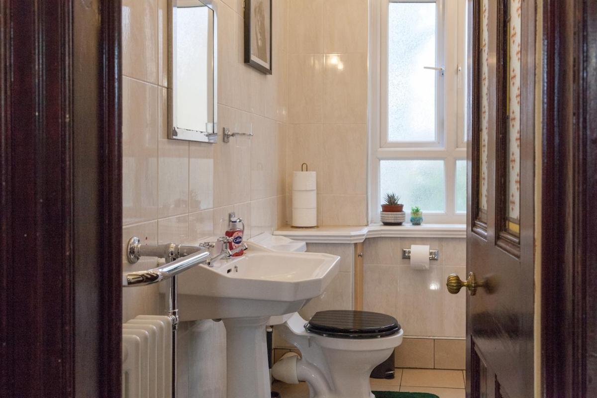Вилла Victorian Elegance At Kingscliffe, Sleeps 17 Манчестер Экстерьер фото