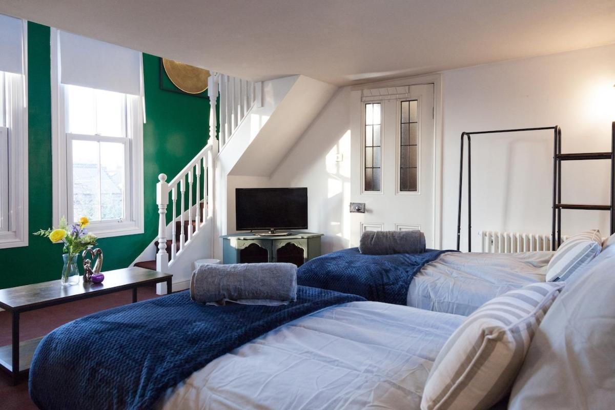 Вилла Victorian Elegance At Kingscliffe, Sleeps 17 Манчестер Экстерьер фото