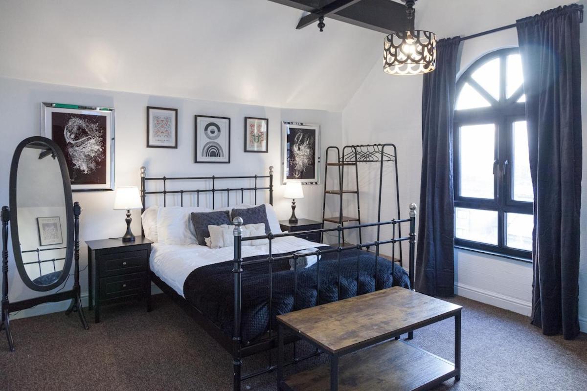 Вилла Victorian Elegance At Kingscliffe, Sleeps 17 Манчестер Экстерьер фото