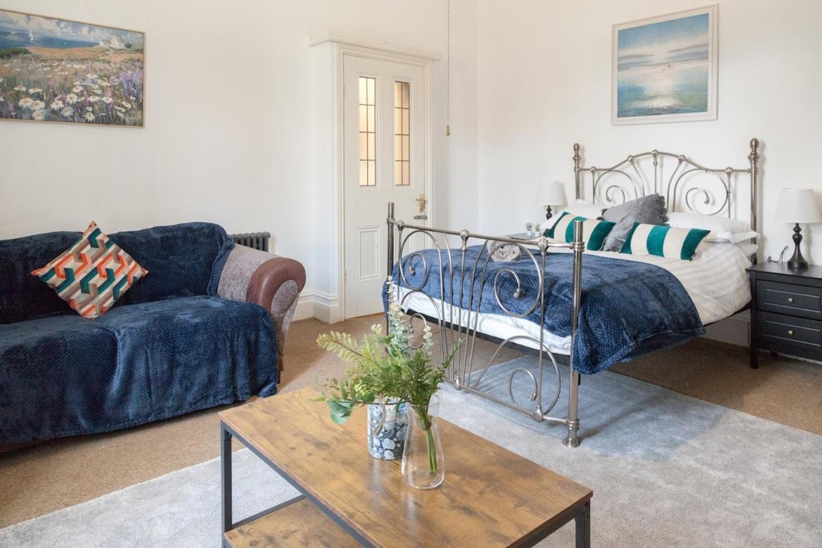 Вилла Victorian Elegance At Kingscliffe, Sleeps 17 Манчестер Экстерьер фото