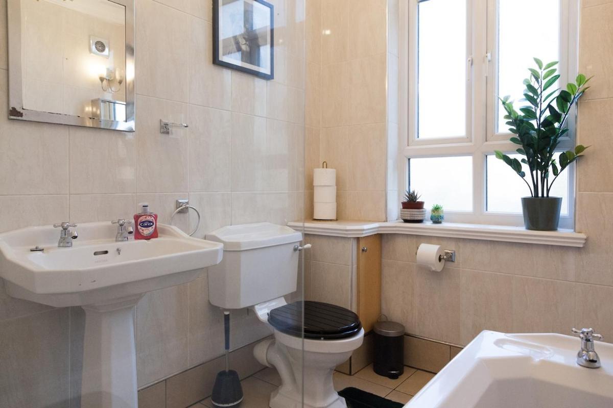 Вилла Victorian Elegance At Kingscliffe, Sleeps 17 Манчестер Экстерьер фото